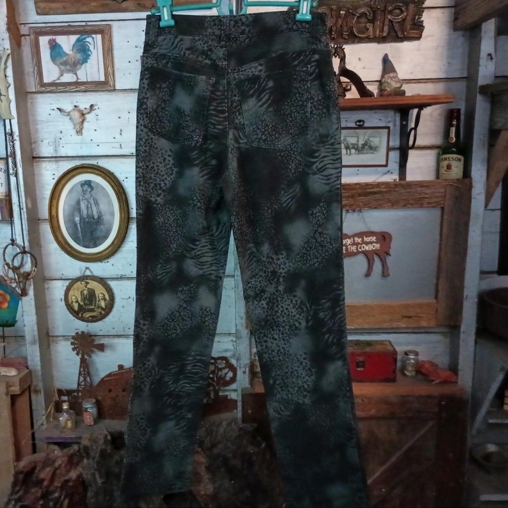 Gloria Vanderbilt animal print Amanda style cropped jeans euc - Picture 3 of 3